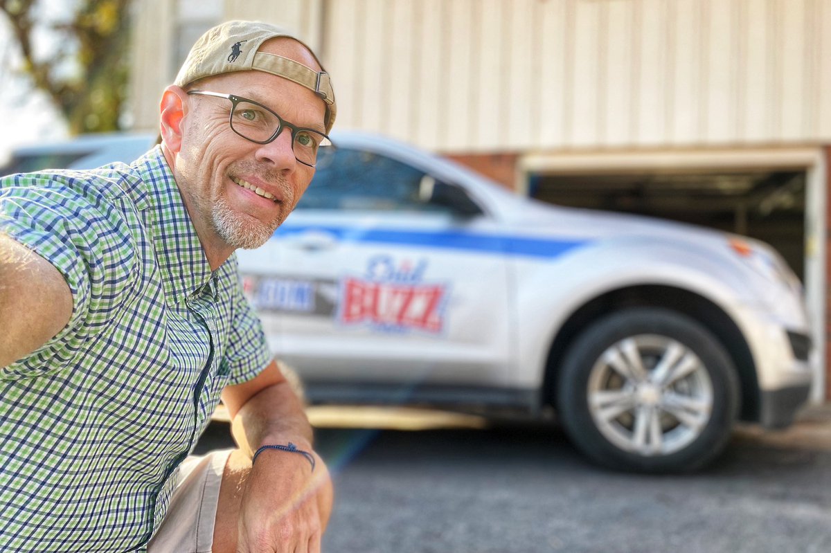 EnidBuzz's tweet photo. Awesome January weather! Threw on shorts and ran errands in the BuzzMobile. Is your logo on your vehicle? #branding #buzzmobile #marketing #mobilebillboard #entrepreneurlife #dressforwork #casuallife https://t.co/kpGcf2szoS