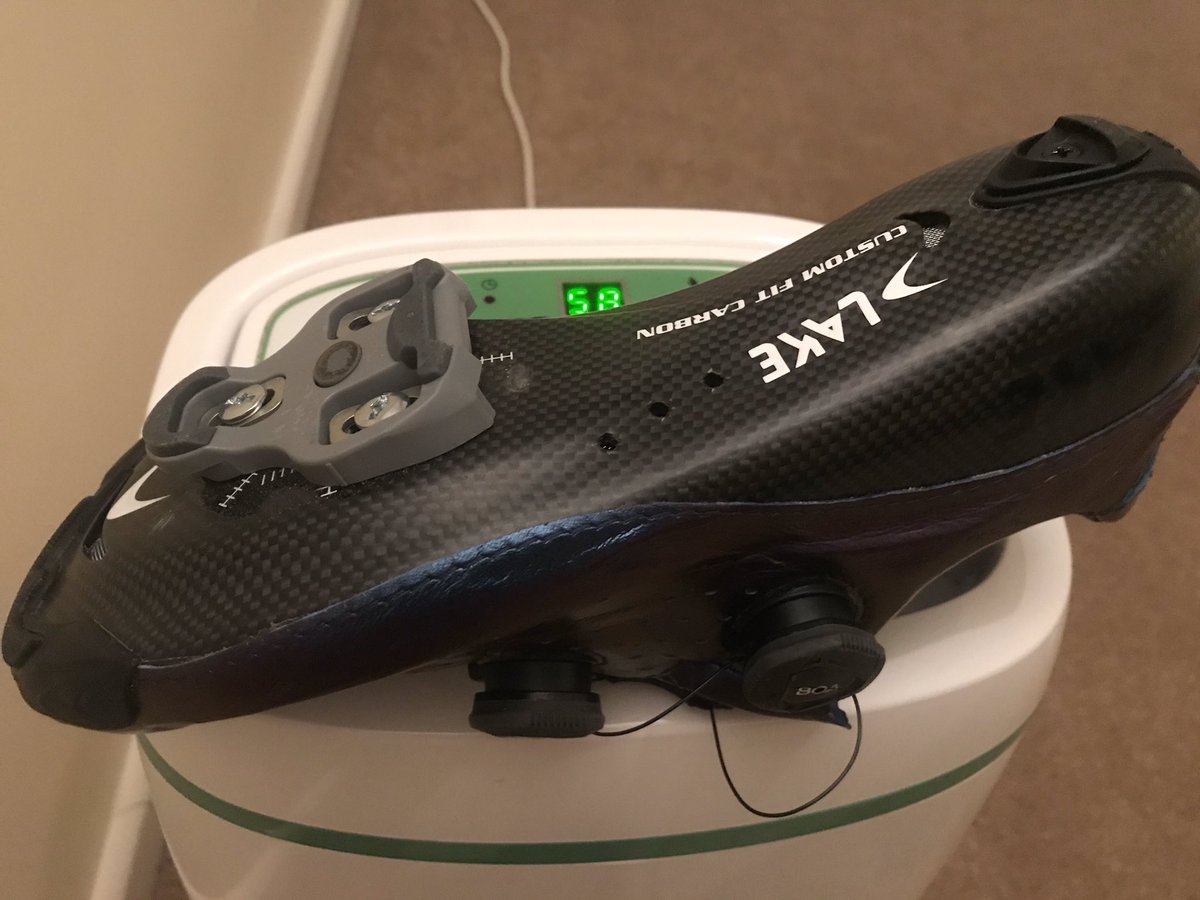 JasmijnMuller1's tweet photo. Anyone else who dries their shoes out on the dehumidifier after a sweaty turbo session ?
.
.
#keepingthesebeautiesfresh #lakecyclingshoes #turbotraining #heavysweater #laundrycanwait https://t.co/NrRunqJTop