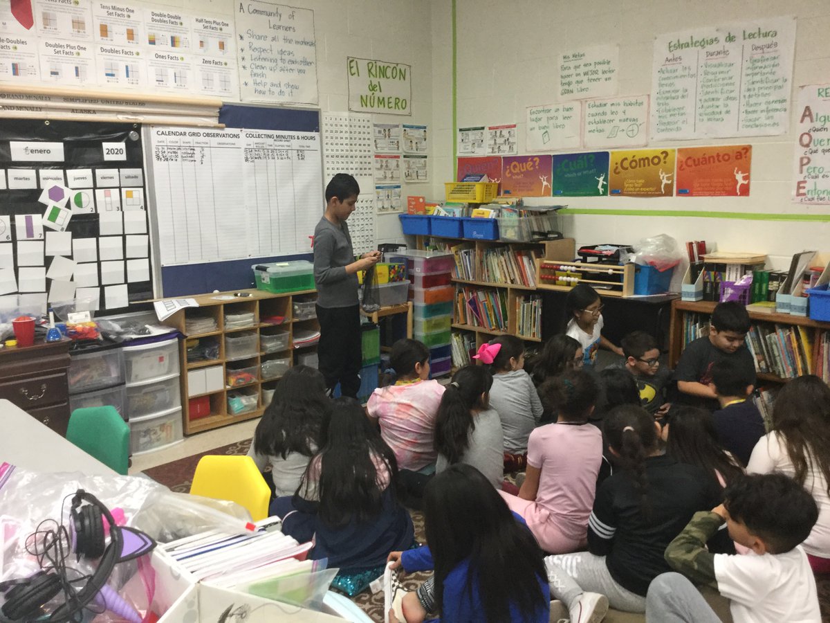MaestroRamirez3's tweet photo. Los alumnos disfrutan participando en la actividad del Rincón del Número. Estamos colectando horas y minutos en diferentes actividades cotidianas.
#KomenskyMatters #D100Inspires https://t.co/hXJiTNAkpw