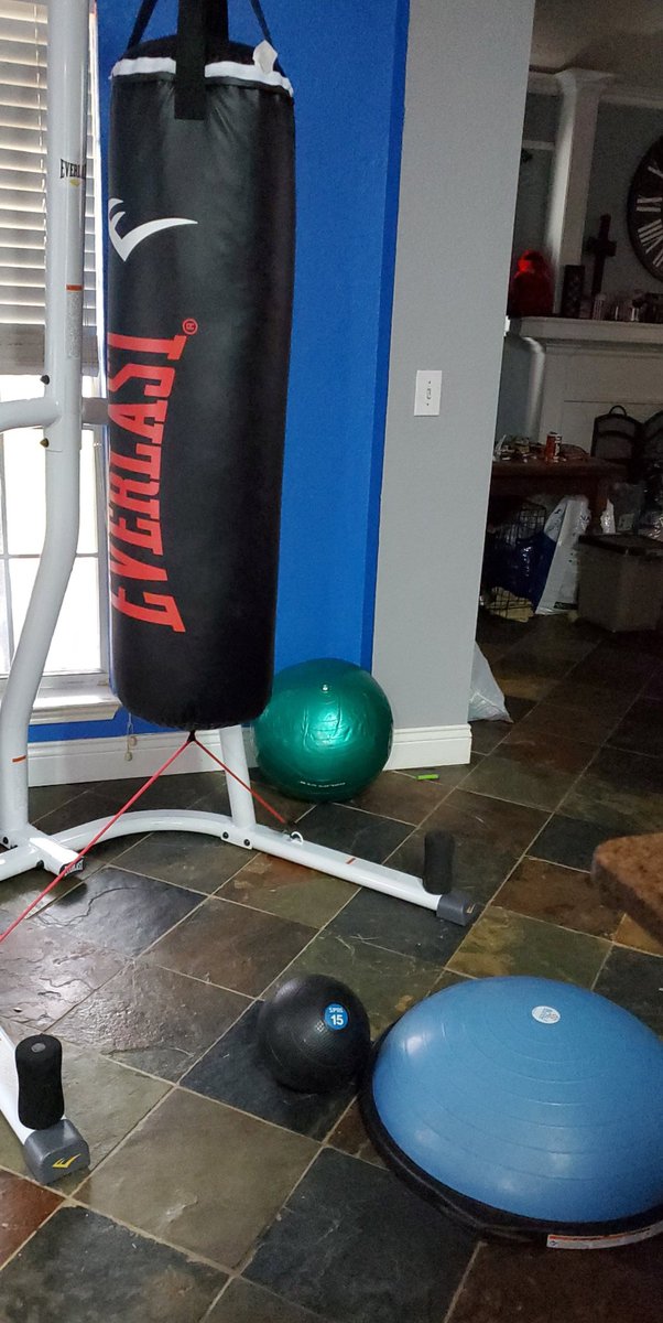 happylifter00's tweet photo. Did some cardio at home today because I had to split it to go to my son's lunch and didn't want to waste any time in driving to and from the gym, getting everything put up and possibly waiting on equipment. I got a good workout in too. #gotmysweaton #fitness #noexcuses #cardio https://t.co/KG4GKl8ySB