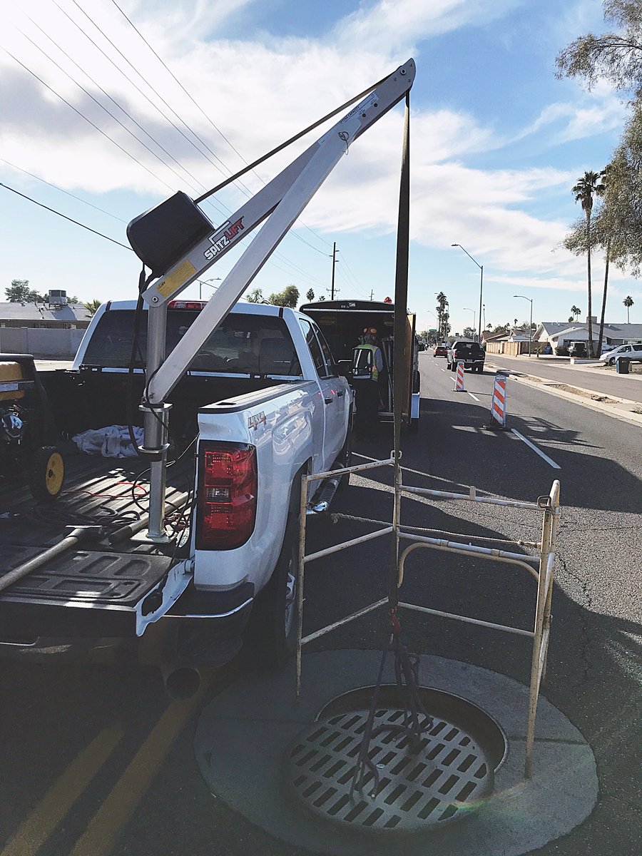 #americanrescueconcepts uses #SpitzLift cranes to load and unload equipment in and out of confined spaces to conduct hands- on safety training for their clients in the rescue industry.

#safetyfirst #rescue #worktruck #ehs #osha #niosh #nfpa