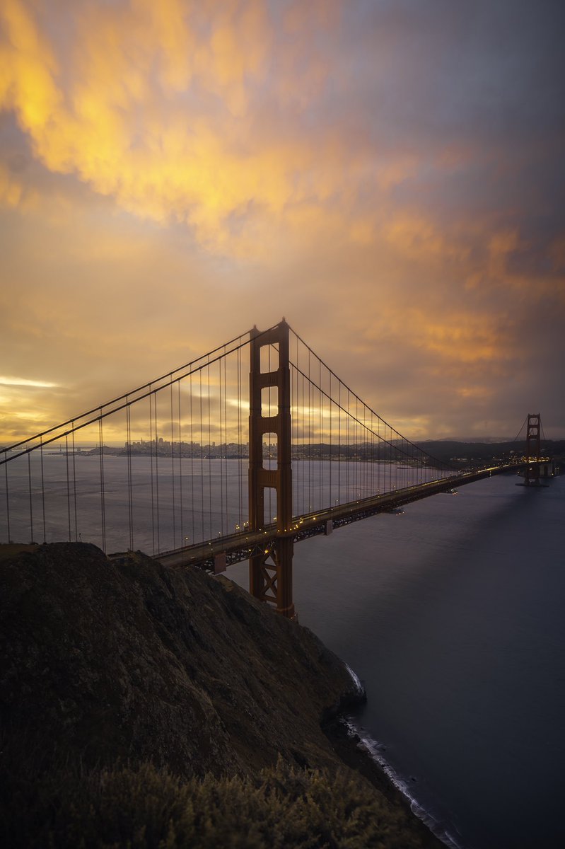 TRVLCreative's tweet photo. Golden Gate @ Golden Hour https://t.co/9DSTg2Kqvz
