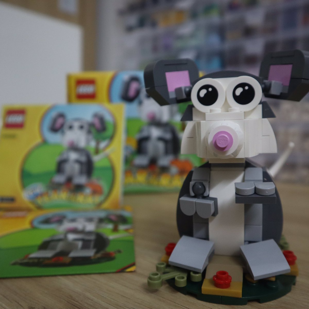 SharpayEvans242's tweet photo. #lego40355 Year of the Rat
乐高40355 老鼠🐭🐭

乐高完成了 厚🐒羊🐑鸡🐔狗🐶猪🐷老鼠🐭 https://t.co/XRhs5Gn1FY