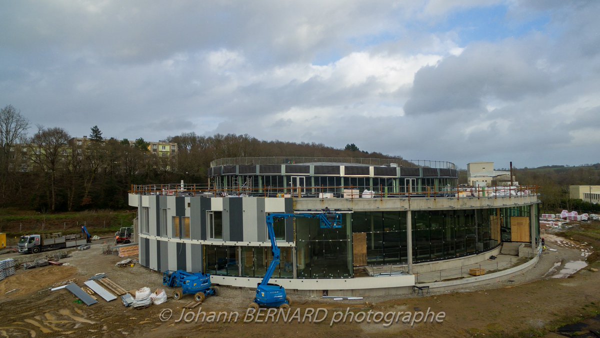 bernard29440's tweet photo. Elle commence à s’habiller.... #piscine #chantier #chateaulin #oteis https://t.co/EnLhjzudz5