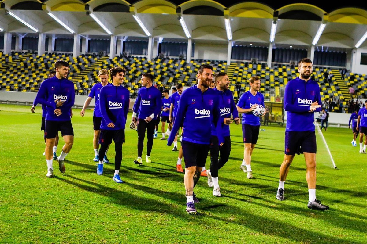 تدربو يوم واحد في نادي الاتحاد فماذا حدث :
1_ضاع باصهم 
2_خسر فريقهم