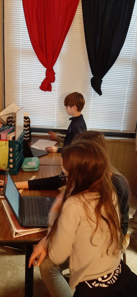 AUzzell's tweet photo. SS working on critical thinking, creative thinking, content and technical skills. Also, some conflict management is being used. Hoping for good results from teacher extern project. @PhelpsCenter @CentralBulldog #WRMGProject @GOCAPSedu #GoExtern @SGFChamber https://t.co/apyClotXCV