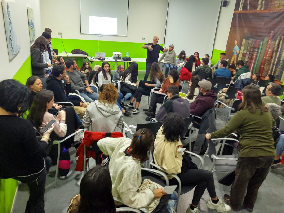 XarxaAdhoc's tweet photo. Primera sessió de la #Filoteca d’enguany, que els companys del Vallès Occidental organitzen amb la @bctxarxa, un taller filosòfic dedicat a l’obra “L’home a la recerca de sentit” de Viktor Frankl i presentat per @patrimuls @InsMatadepera @inscanroca @Ins_Terrassa https://t.co/jaWeAzLsO6