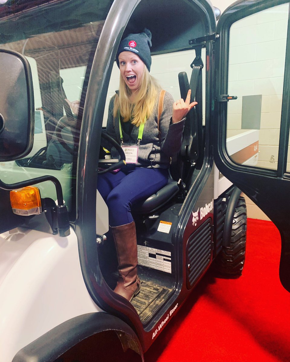 MissMuskoka's tweet photo. Checking out future possibilities 🤔 @bobcatcompany @landscapeontario #Toolcat #MissMuskokaLandscapes #Muskoka #Bracebridge #locongress2020 https://t.co/1txoWYbdSd