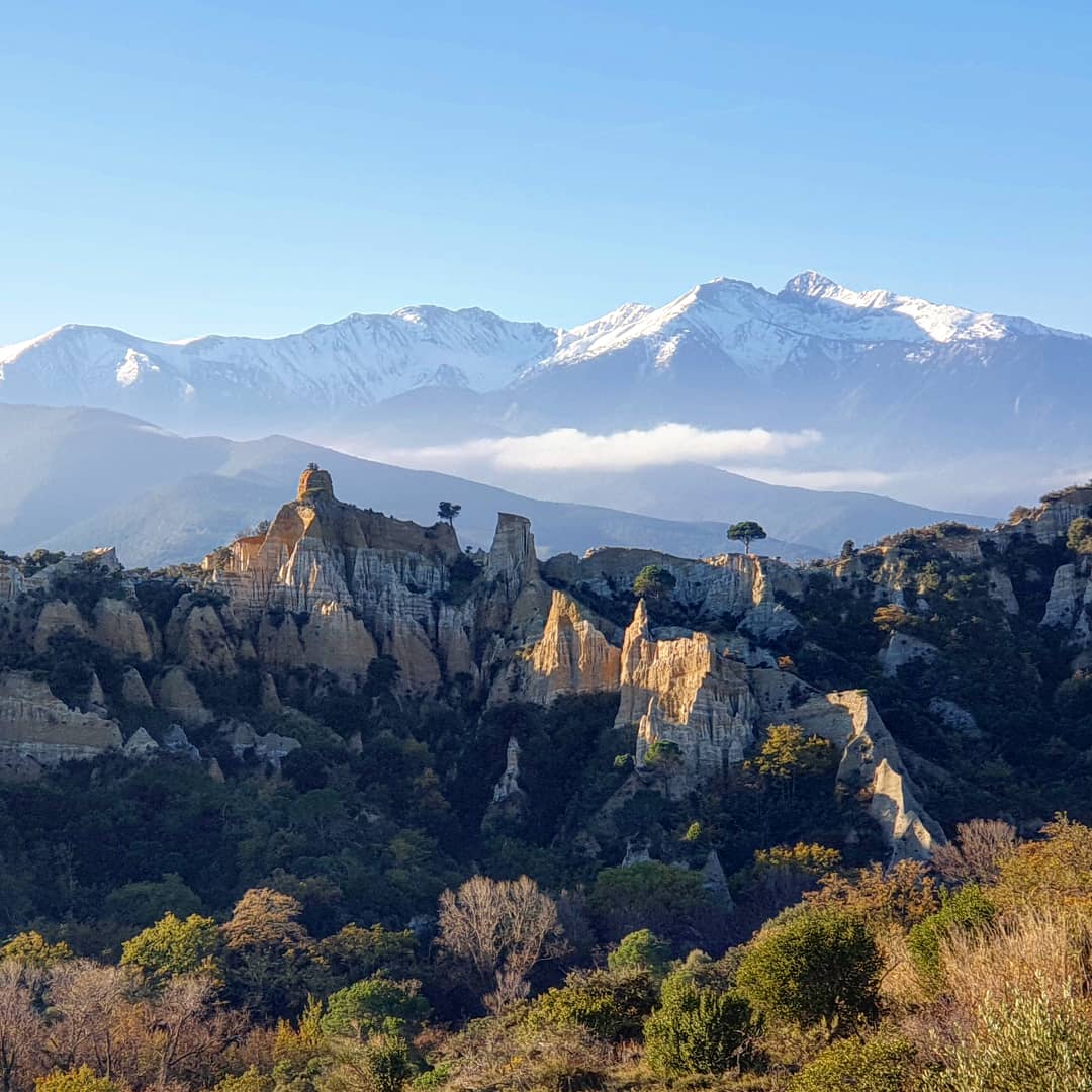 ricardrigall's tweet photo. Les Orgues, a Illa, amb el Canigó de fons. #lesorgues #illa #rosselló #catalunyanord #bicicleta #btt #mtb #hivern2020 https://t.co/eCbN5u7phc
