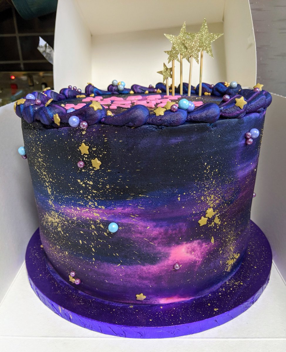 Just wanted to give a shout out to @lilypinkbakery for making this absolutely awesome cake, picture does not do it justice and the taste is literally out of this world #belfasthour #MLNSuMMit #cake #shoplocal