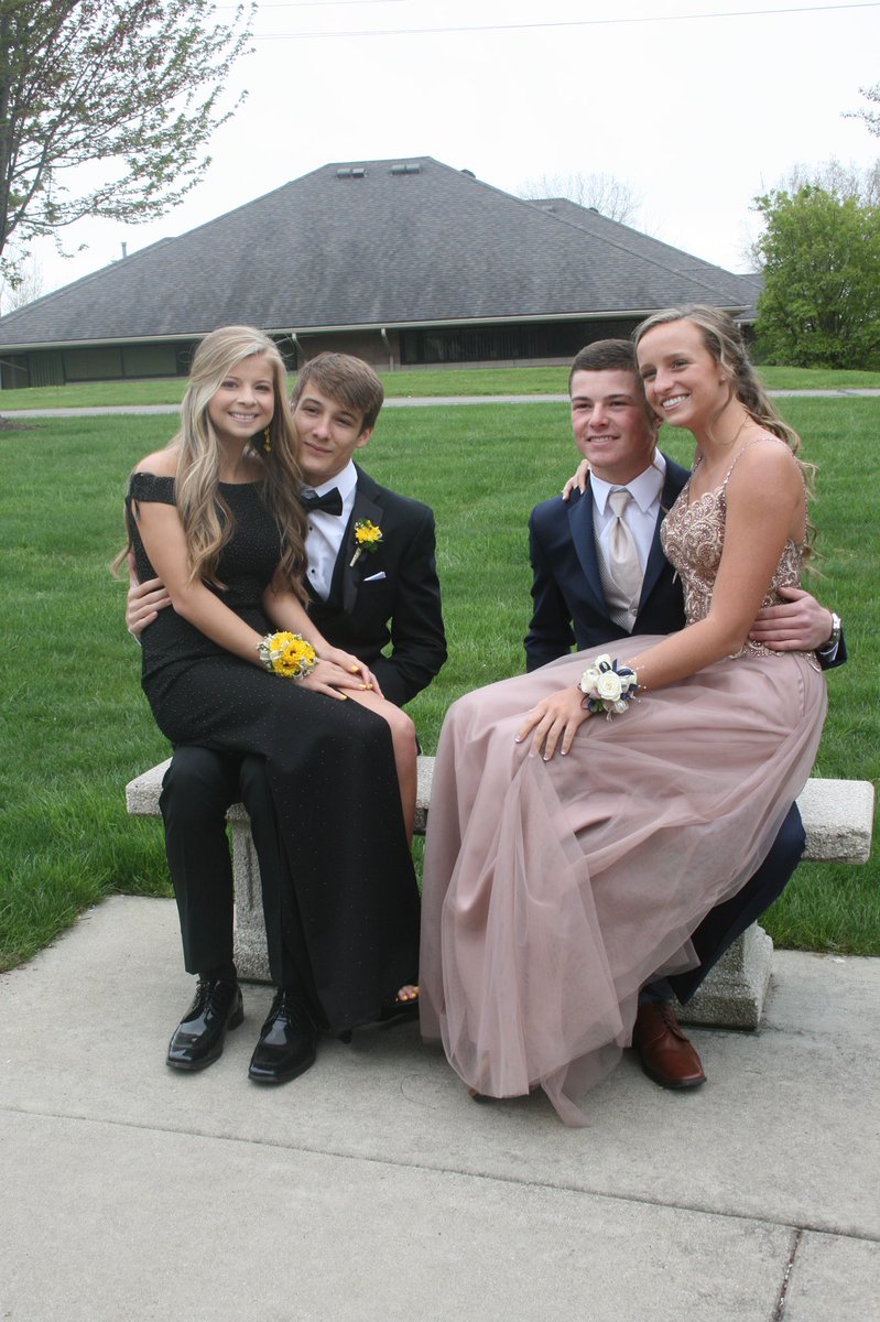 JacobM_17's tweet photo. Happy birthday @_alyssahen_ make it a good one !!🎉🎉 https://t.co/xNcZs0UalI