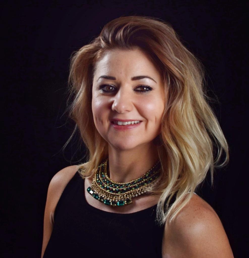 VoorHoop's tweet image. 𝗣𝗿𝗲𝘀𝗲𝗻𝘁𝗮𝘁𝗶𝗲 𝘃𝗲𝗿𝘇𝗼𝗿𝗴𝗱 𝗱𝗼𝗼𝗿 𝗣𝗲𝘁𝗿𝗮 𝗪𝗶𝗹𝗹𝗲𝗺𝘀
Willems (33) bekend als DJ in het @HuisGeleen verzorgt op 30 en 31 mei de presentatie tijdens de @VoorHoop Ze zal de gasten op het podium interviewen en de artiesten aan en afkondigen.