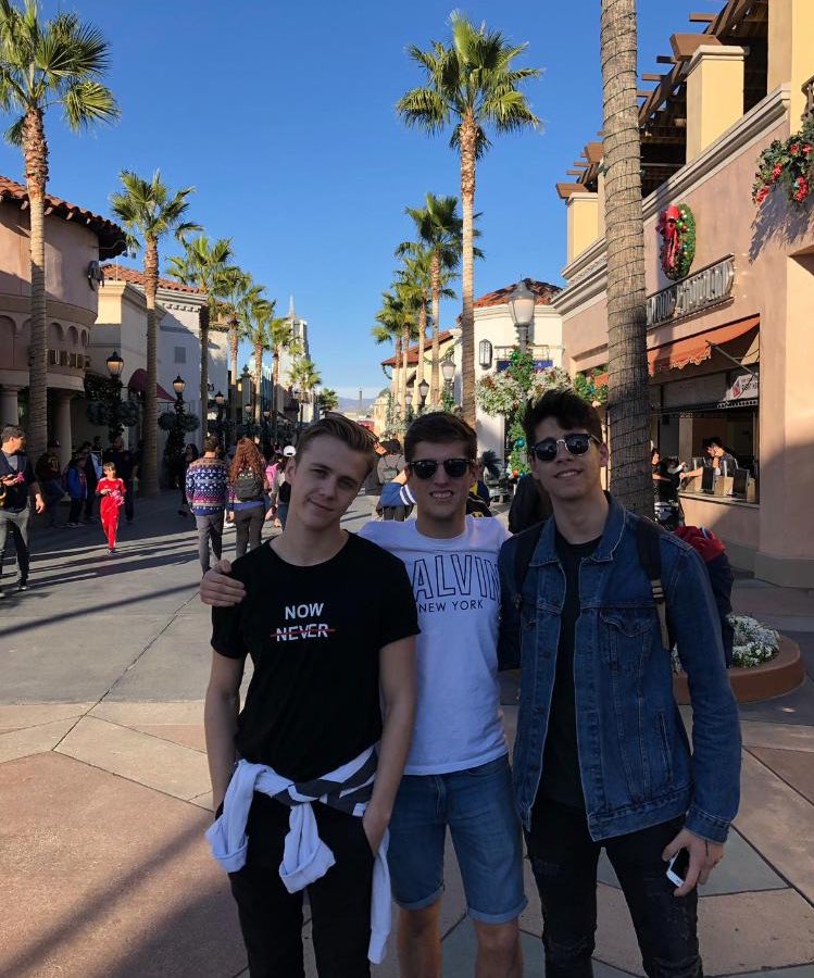 newrulestweets's tweet image. All the best things in life come in threes 3️⃣Think about it; Ya got the 3 stooges, the three musketeers, the @jonasbrothers and us. We’re the best 💁🏼‍♂️#weregreat #extremelytalented #ridiculouslygoodlooking #theyhateuscausetheyanus