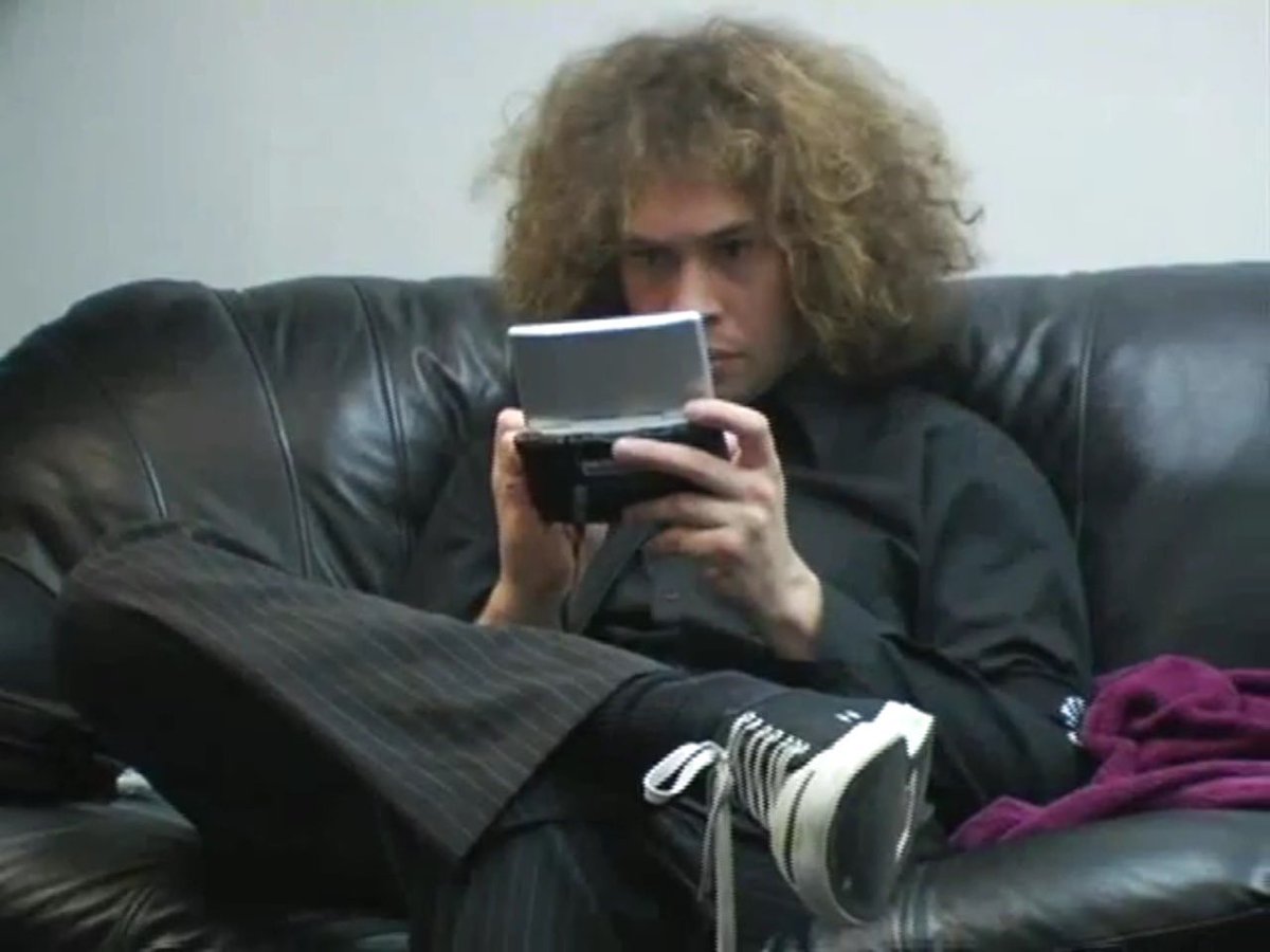 HANGEDHIGH's tweet image. who gave him the right to be so pretty i cannot-