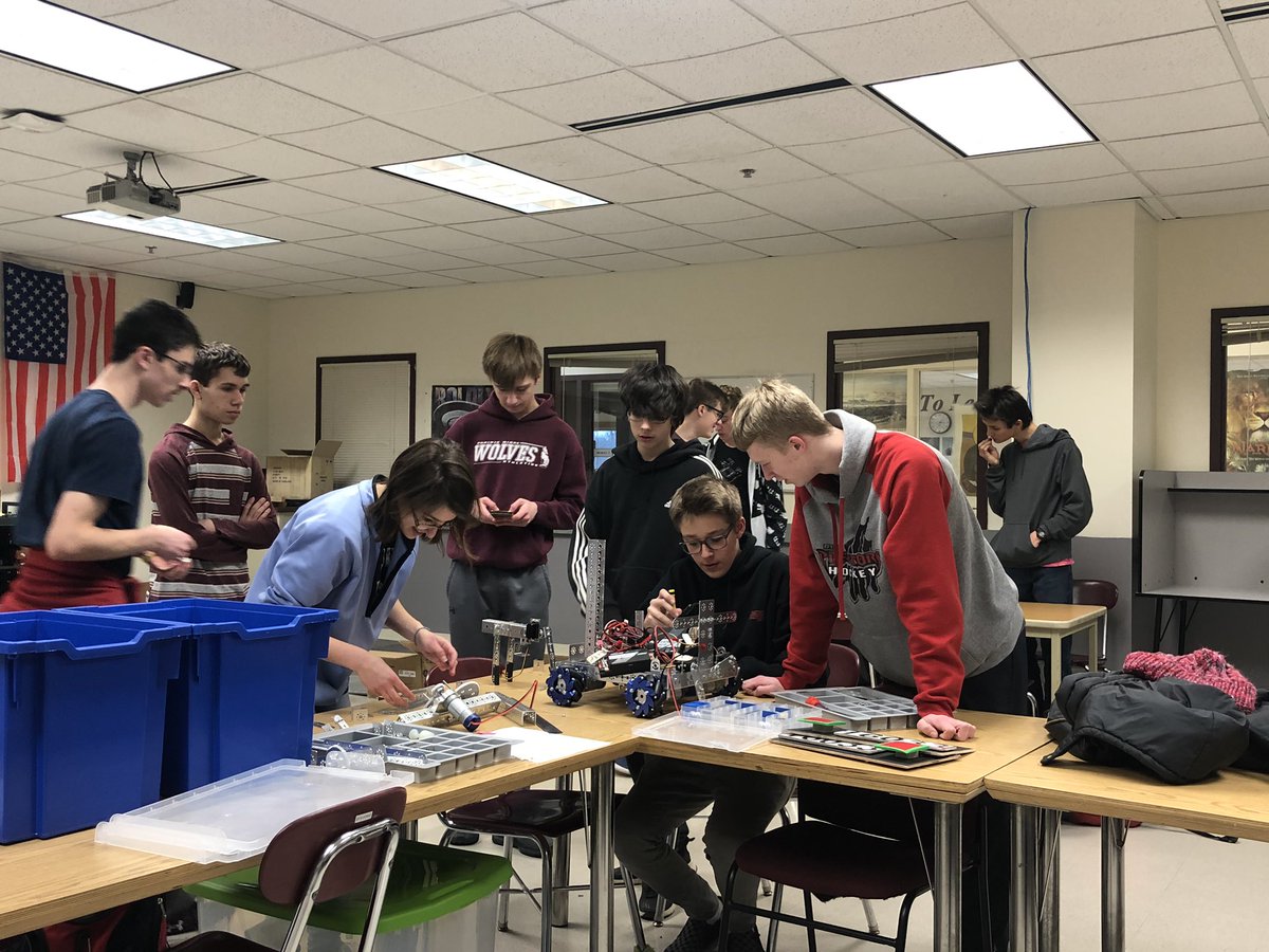 PR Robo Wolves tweet media