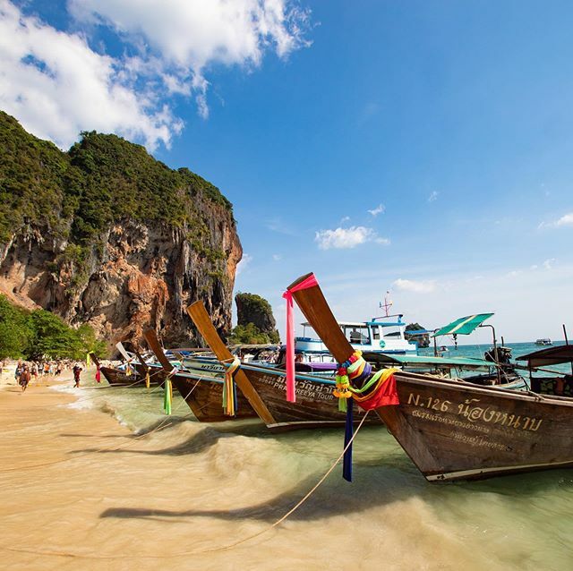 carnetsdeyann's tweet photo. Welcome 2020! What are your travel plans for this year? Time for some tips! No1? Thailand of course, and the stunning beaches of Krabi!!! 🏝☀️
.
.
#traveltips #2020 #railaybeach #raileybeach #krabi #thailand #cruise #thaistagram #longtailboat #seaporn… https://t.co/OAzG4ah79M https://t.co/uEaz99R6SA