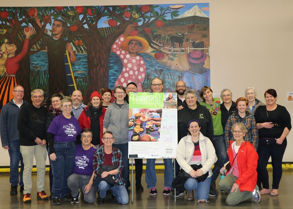 pdxgmc's tweet photo. Group singing is a #RadicalAct! So is #Kindness! @plchoir and @pdxgmc volunteered with @oregonfoodbank this past weekend where they repacked 17,149lbs of onions for food sensitive folks in our community. What is your radical act of kindness?
#PDXGMC #PLChoir #volunteer https://t.co/w2cBRO2tU4
