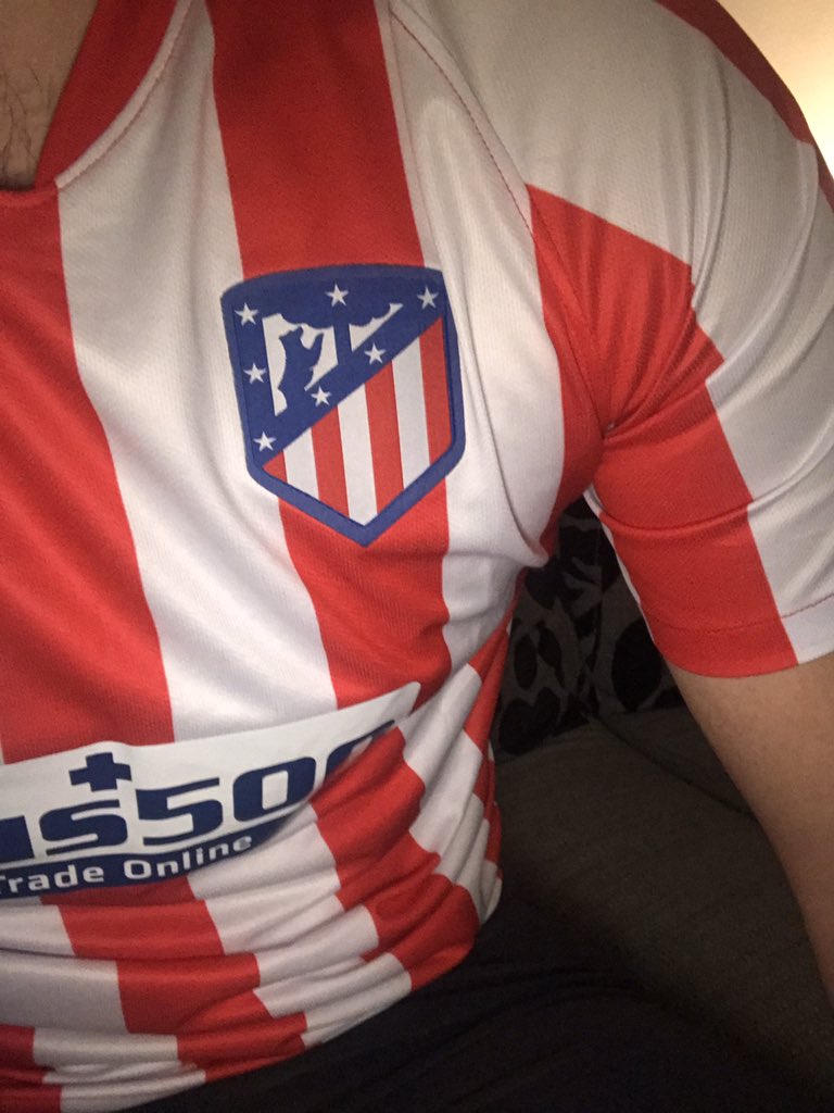 van0cuenca's tweet photo. Que manera de estrenar mi regalo de reyes!!!! #AupaAtleti #nuncadejesdecreer #corajeycorazon #sanOblak https://t.co/peycpT28q4