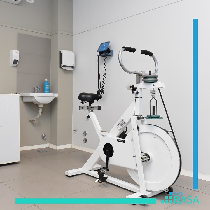 redbasa's tweet image. En #RedBASA contamos con estudios de #Ergometría para conocer la respuesta del corazón al realizar ejercicios 🏃🚴

Así detectamos situaciones que se producen con el esfuerzo físico y que podrían causar un infarto ❤

#CrecemosParaCuidarte