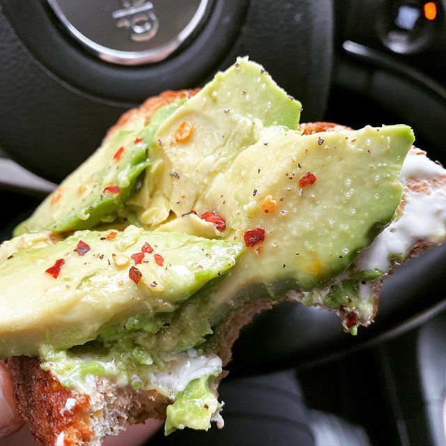 I can choose healthy foods on the go. Now repeat that a few more times😜  It’s 2020 y’all &amp; healthy options are everywhere— just may take a step out of your comfort zone. You’ve got this💪🖤✅
.
.this is not an ad, I just love this place! #eatlocal #eato… ift.tt/2Tad610