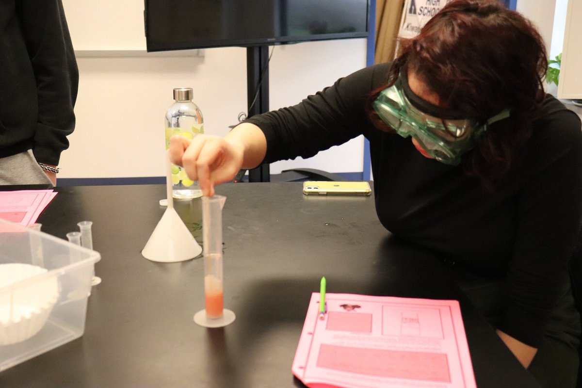KrumHighSchool's tweet photo. Mrs. Hartford's classes had fun extracting visible DNA from... fruits and vegetables! 🍓🍅🍊
#learninglikeabobcat https://t.co/A9Q1EDYi7o