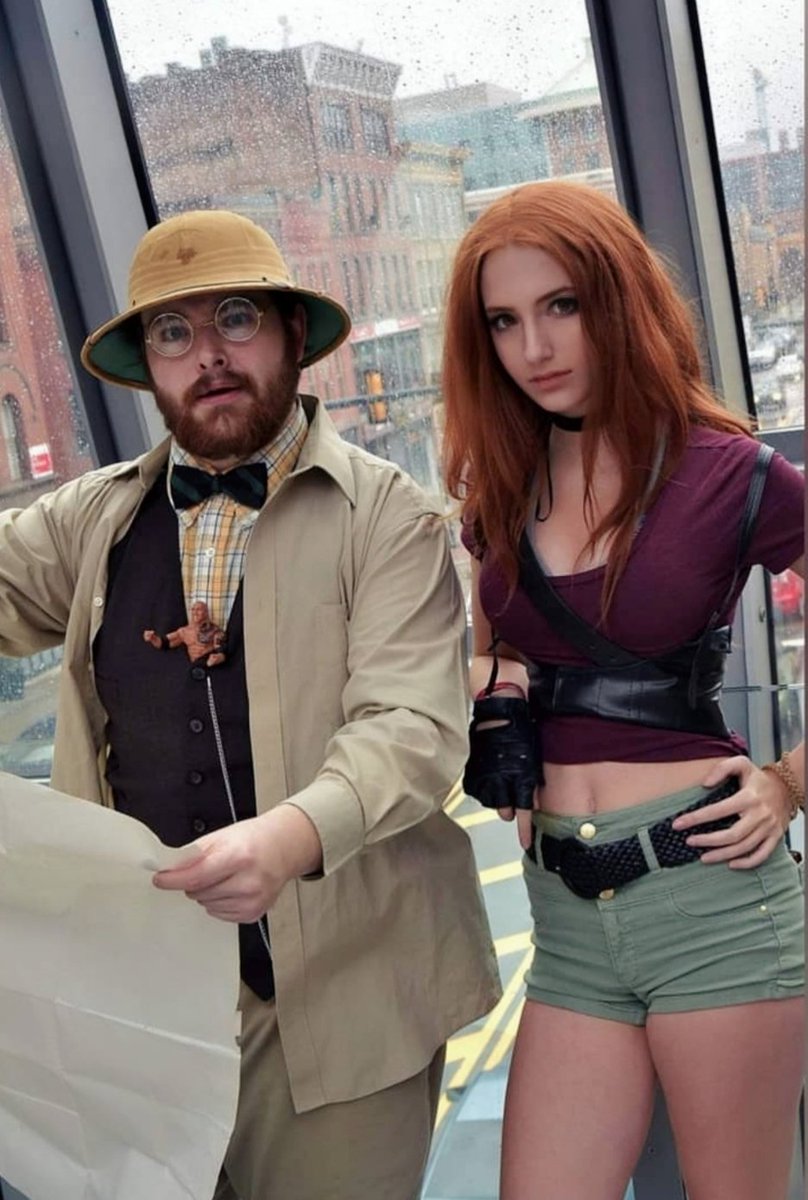 What old costumes would you like to see me wear again in 2020?! I think it would be fun to revamp Ruby Roundhouse!

Pic: @i_suck_as_a_human 
Shelly Oberon: @dancingmadcosplay

@karengillan
#rubyroundhouse #jumanji  #karengillan #rubyroundhousecosplay #karengillancosplay