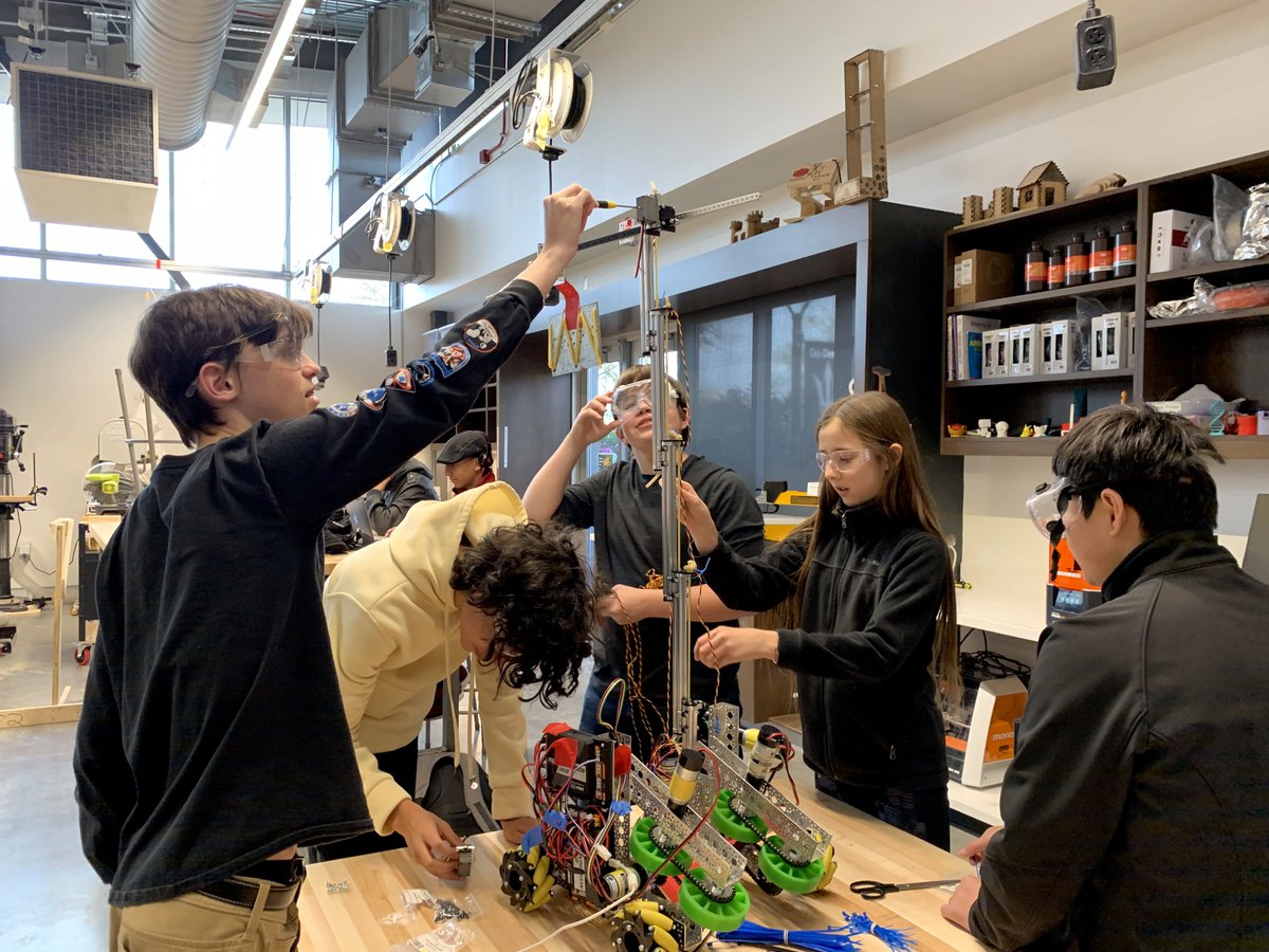 HYSAJavelinas's tweet image. The team is hard at work on the bot after a great, long break! As our next qualifier is creeping in on us, we are super eager to see just how well our new alterations on the bot will do on the field as well as getting the opportunity to make new friends! See you soon! 🤖