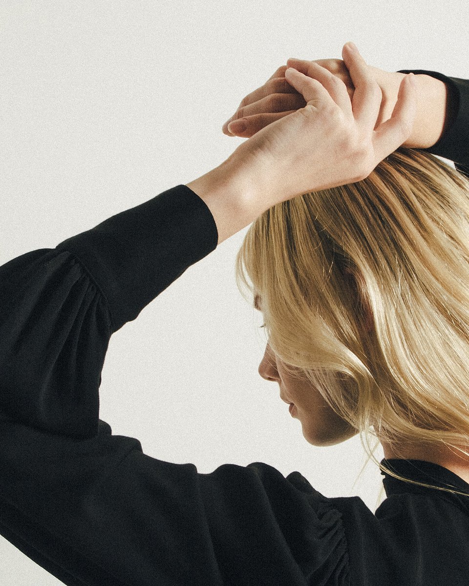 Allure raffinée: Sophisticate #blouses. Fluid movement, novel #silhouettes, thoughtful details - bit.ly/2t231bH #style #thedreslyn