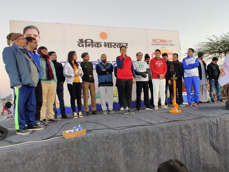DainikBhaskar's tweet photo. भास्कर उत्सव : रन फॉर लाइफ में ओलंपियन कृष्णा पूनिया के साथ दौड़े उदयपुर के लोग
https://t.co/FmiRo41vx4 #BhaskarUtsav @KrishnaPooniaIN #indiraIVF #discountmaster #Udaipur https://t.co/JybwZXse55