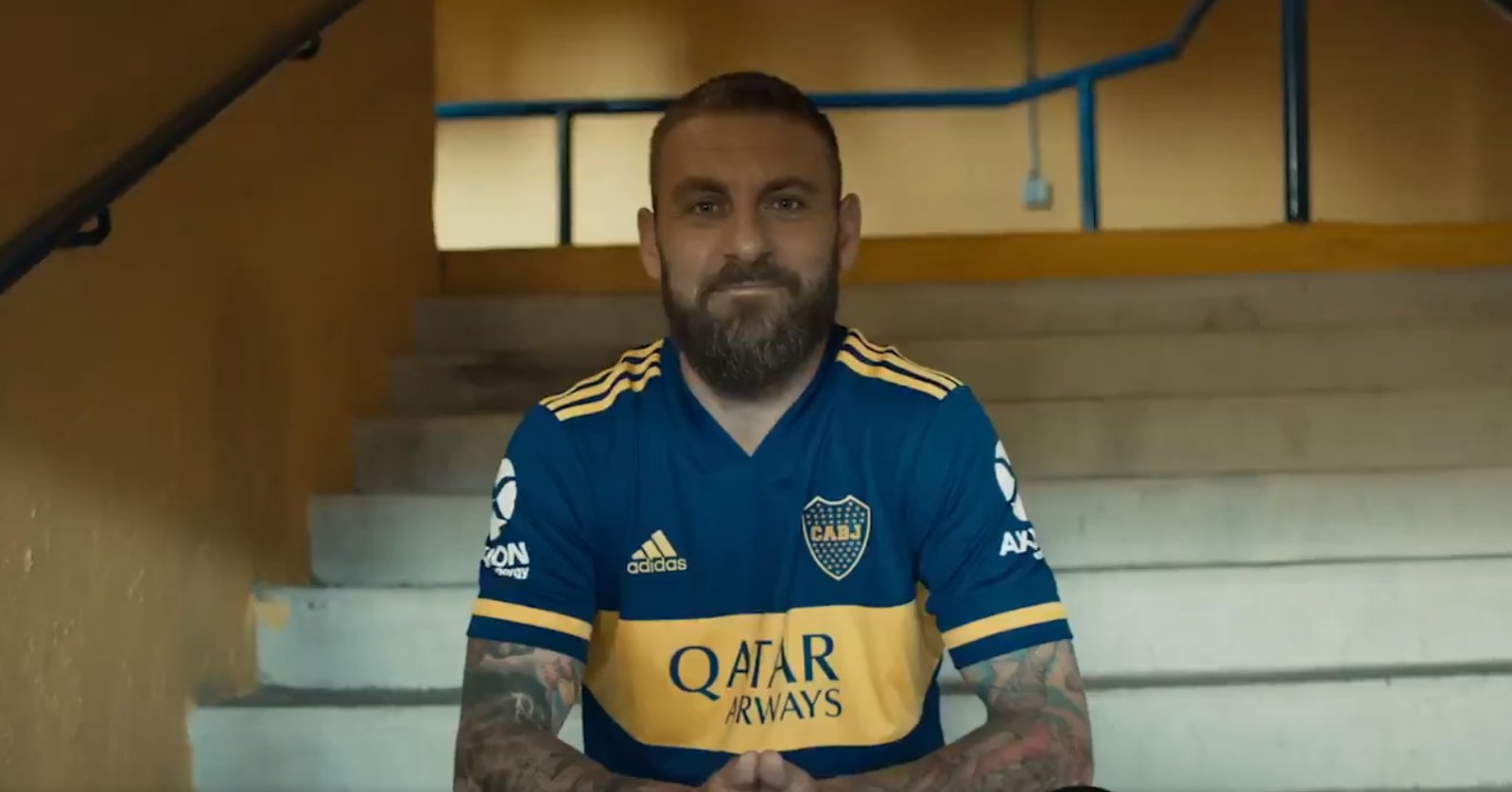 Máxima Adaptado secuestrar Twitter 上的 SportsCenter："Boca presentó su nueva camiseta para el 2020 ¡con  el Tano De Rossi presente! https://t.co/q9GSTYc4rM" / Twitter