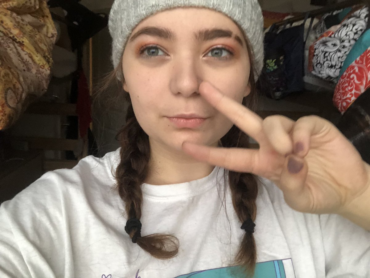 shewillnotfall1's tweet photo. @rauhling_bizzle im marissa ☺️, 18, she/her/they/them, 
💖💜💙, from Atl., IG: @shewillnotfall_ https://t.co/eEKJqKdWa3