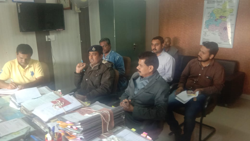 ImRajesh08's tweet photo. Meeting held with concern officer regarding fruitful implementation of "karuna abhiyan"...inspected shops in order to prevent illegal selling of Chinese cord...@Collectorbhav @CMOGuj @GAS_2017BATCH https://t.co/svIyHyiuMf