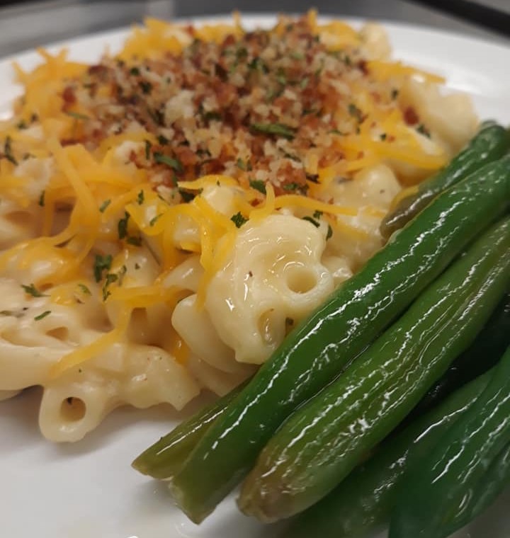 nexcarewellbdge's tweet image. From our kitchen:  Gourmet mac and cheese served with a side of green beans at #teamvalleyview #epiceats #homemade #fromscratch #macandcheese #madewithlove