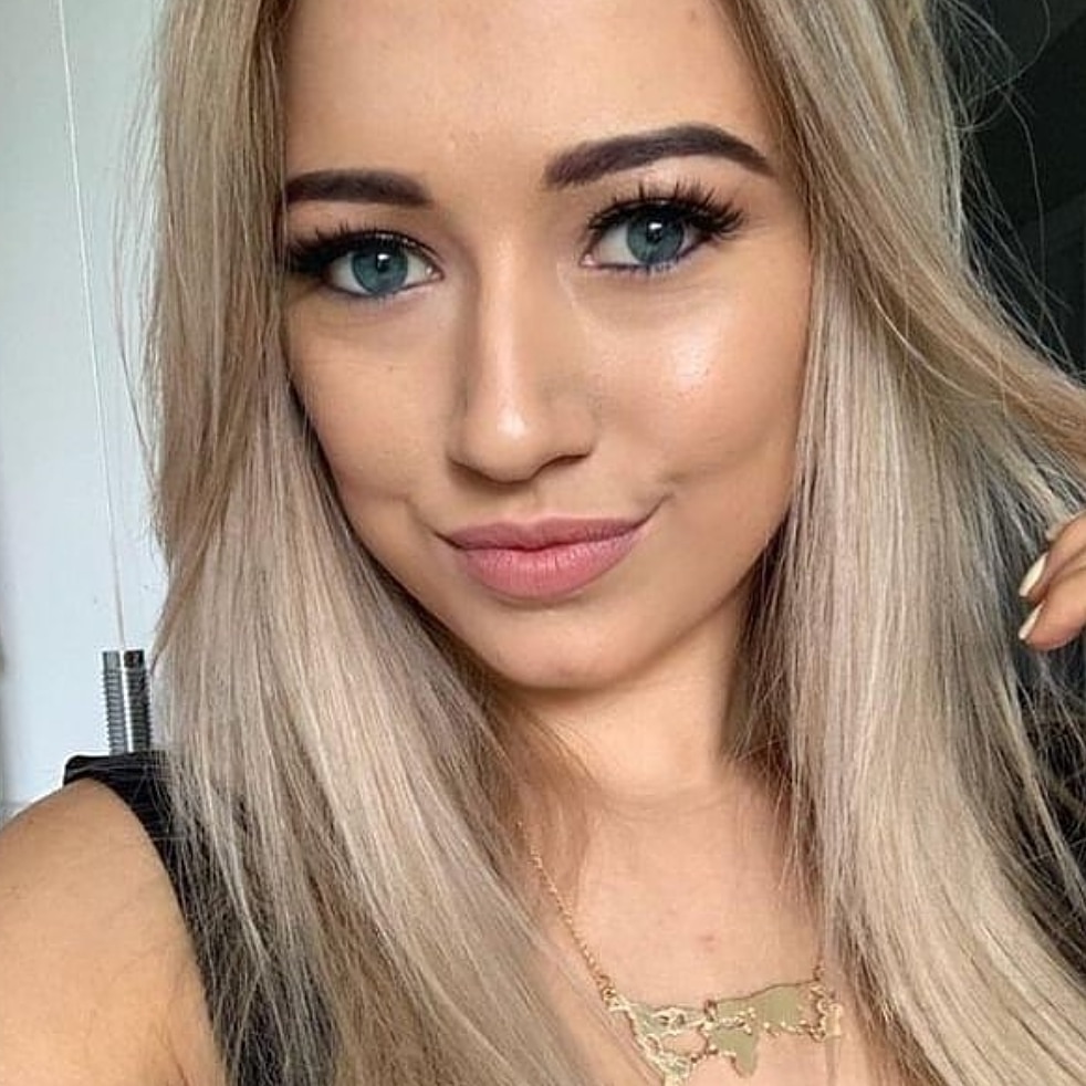 arualmodels's tweet photo. Globe Necklace 🌍😍
get yours at https://t.co/Arewk1B9pL
#insta #fashion #Model #Ambassador #jewellry #UkModel
#EuropeanModels https://t.co/b6NHFGnFZD