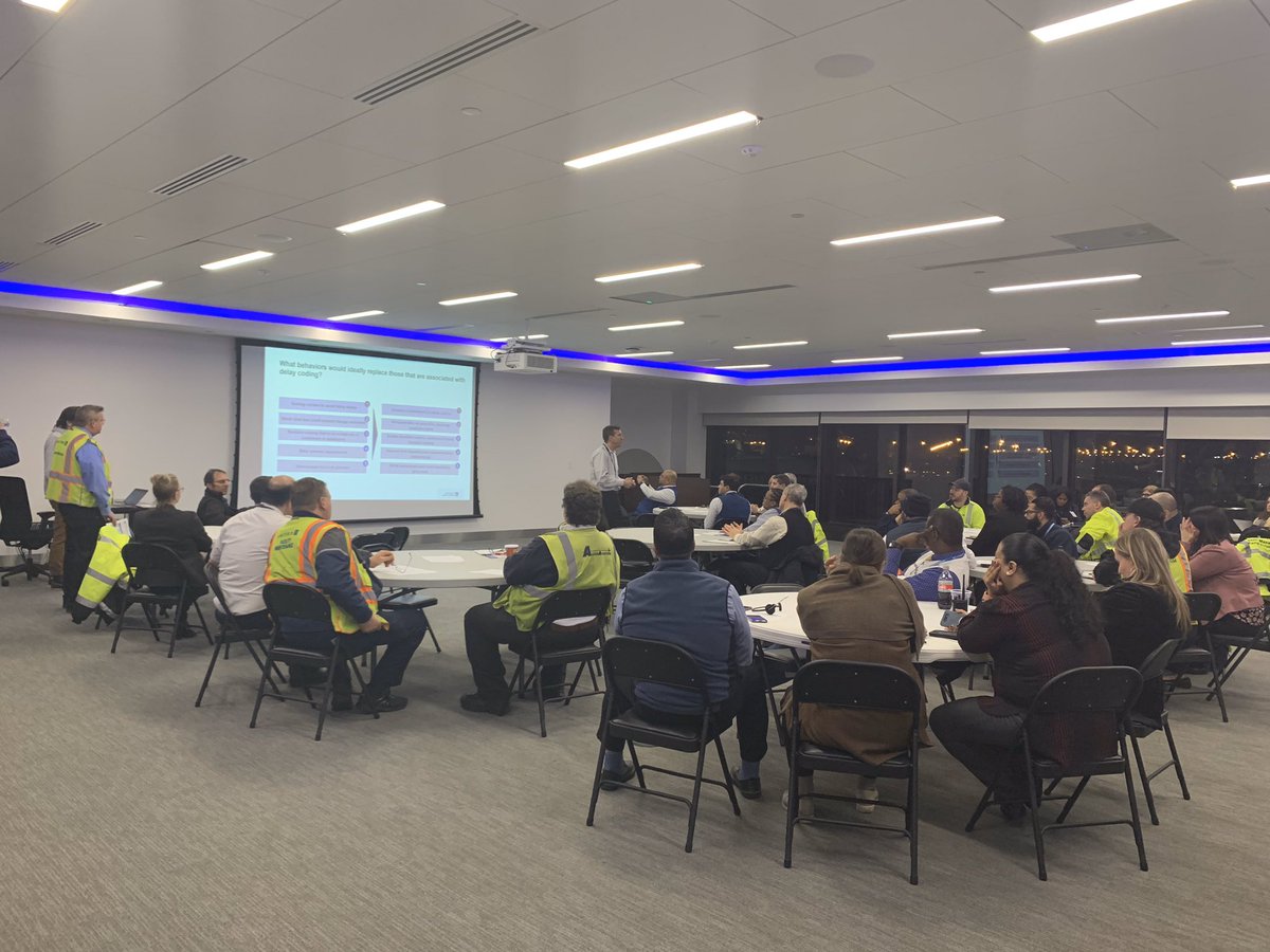 ssimonson10's tweet photo. Another fully packed room of EWR leaders excited about We Win Newark, EWR’s new, progressive approach to operations management @jeff_riedel160 @weareunited @EWRmike https://t.co/myqWFWB424