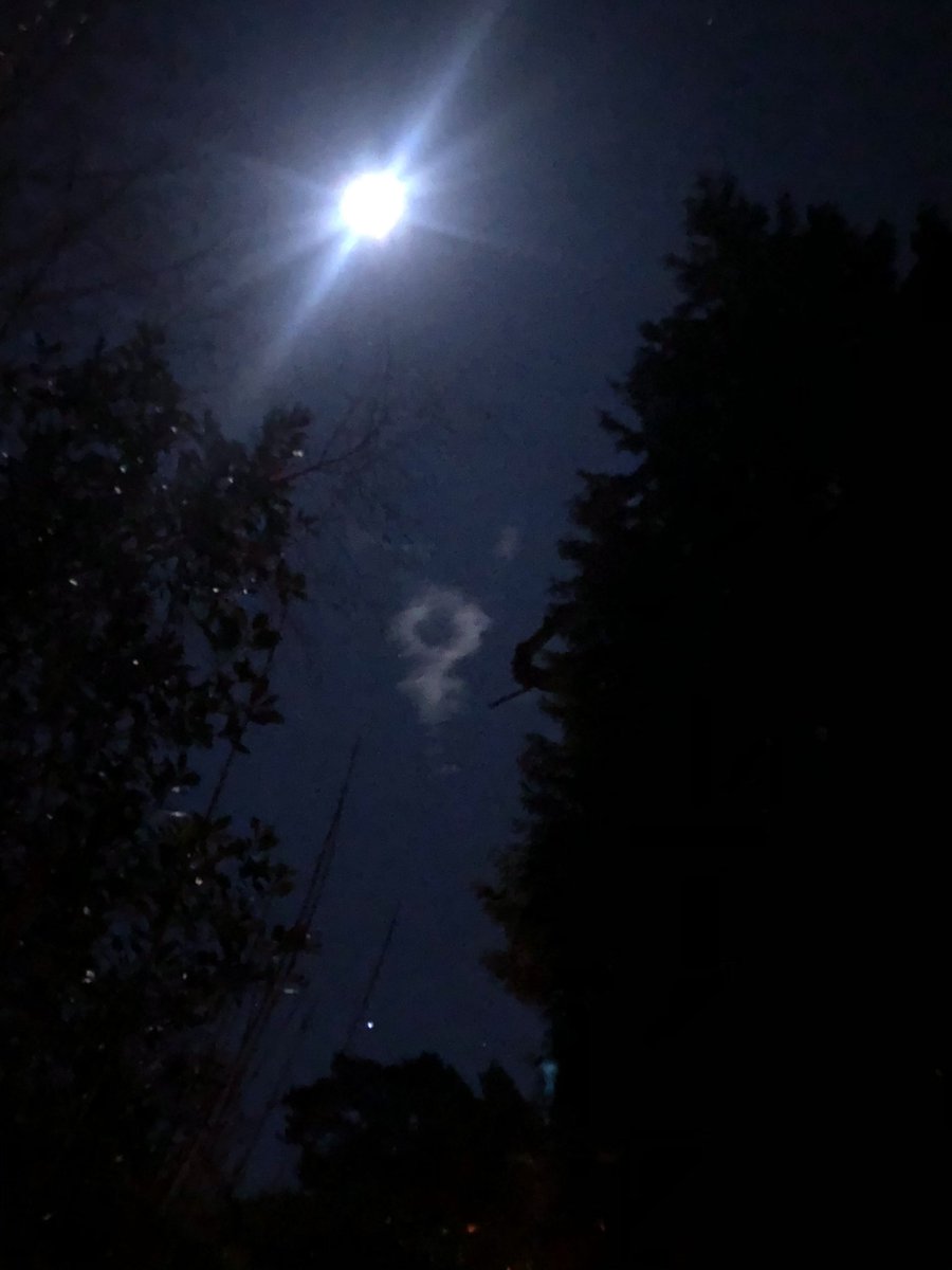 JaackJM's tweet image. Is it me or does this cloud look like the female symbol?