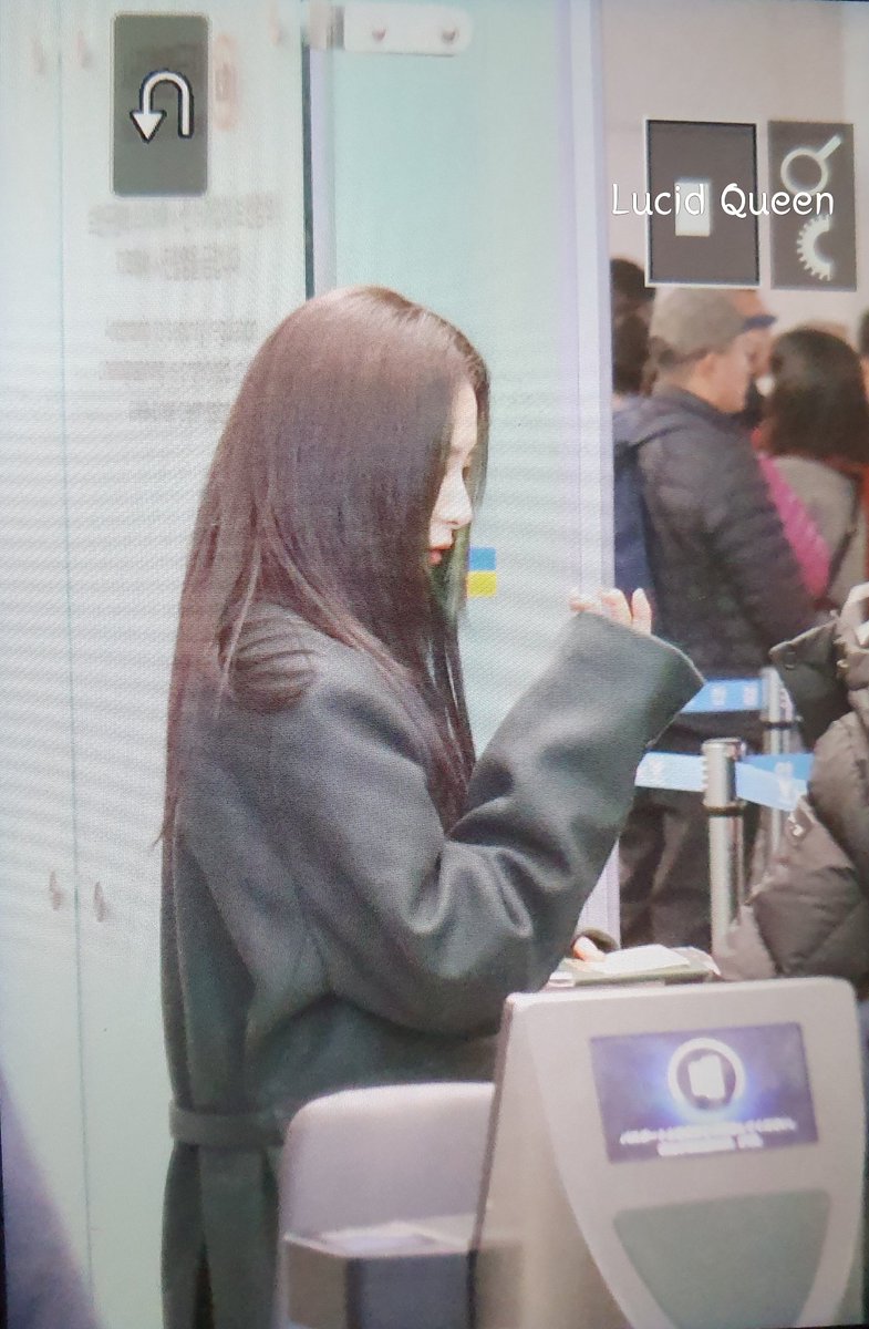 LucidQueen0210's tweet photo. 200110 ICN 프리뷰
#레드벨벳 #RedVelvet #슬기 #SEULGI https://t.co/TqGaqlRgmx
