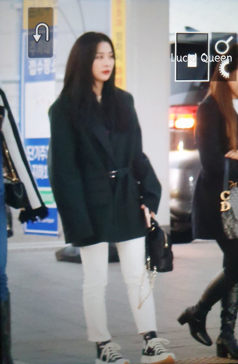 LucidQueen0210's tweet photo. 200110 ICN 프리뷰
#레드벨벳 #RedVelvet #슬기 #SEULGI https://t.co/Y0eNhRVfr7