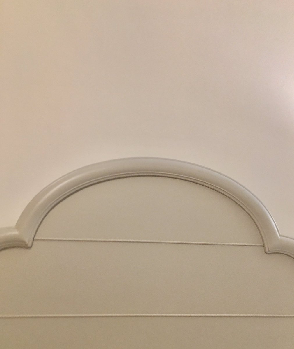 maral_mg's tweet photo. Parabola on my bed headboard https://t.co/aBvEJqItJM