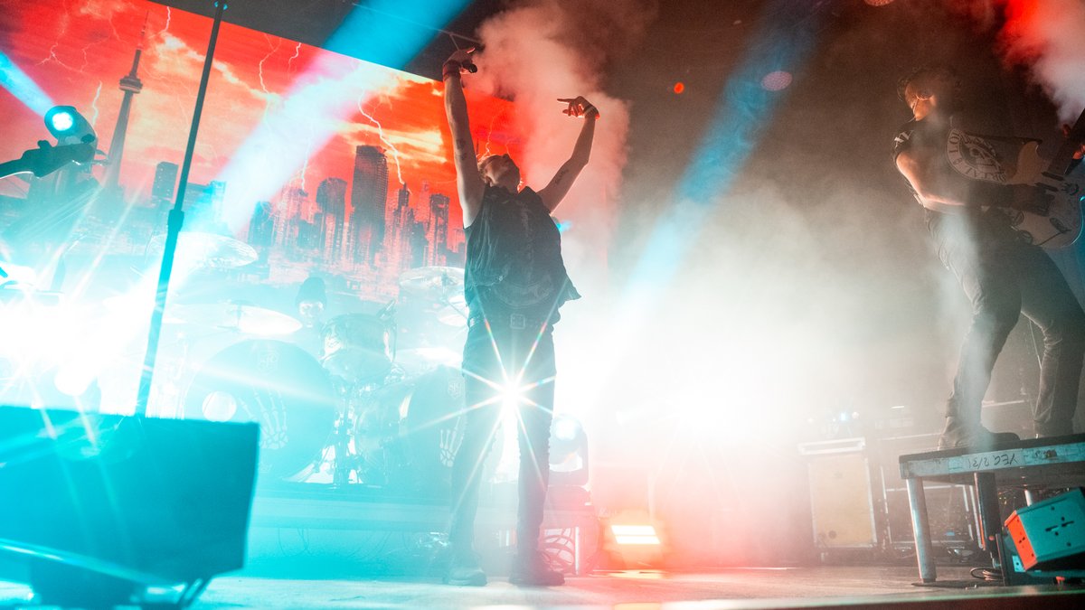 Sum41's tweet photo. Only 2 shows left! 🇯🇵🇯🇵🇯🇵

1/10 | @zeppfukuoka_ | Fukuoka, JP
1/11 | Zepp Osaka Bayside | Osaka, JP 

https://t.co/lNLgo1Mbr2 

#OrderInDeclineWorldTour https://t.co/LyKYtVXgij