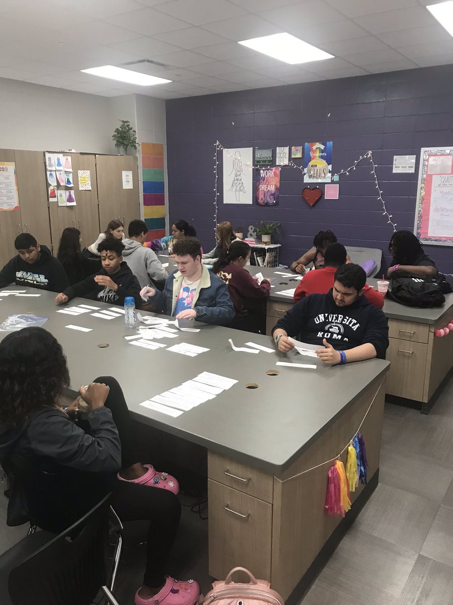 miss_mcquary's tweet photo. Loved seeing my new Interpersonal Studies Ss so focused on learning our classroom “Visible Professionalism” #reigncain #facs #mmclasssnaps #classvalues #classrules https://t.co/9HIUkBL0a9