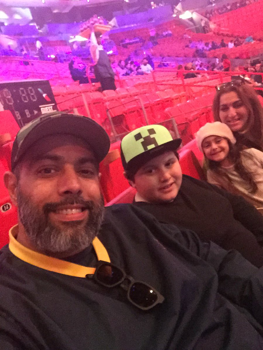 D_H_Galvan's tweet photo. #JurassicWorldlivetour https://t.co/jcb43QN2RP