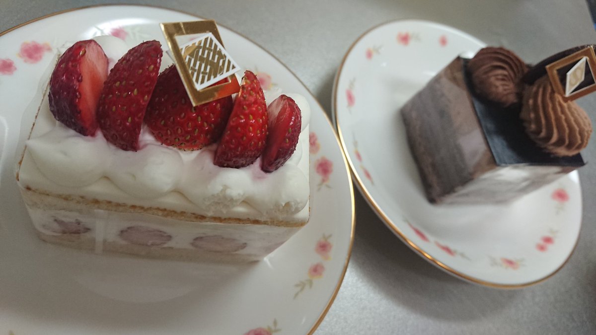 りょっぴぃ りょぴの飯テロ 昨日は久しぶりに渋谷へ 友人にトンカツをごちそうになり その後おみやげのケーキまで買ってもらいやした ごちそうさまでした 渋谷 かつ吉 渋谷スクランブルスクエア 資生堂パーラー ケーキ 飯テロ