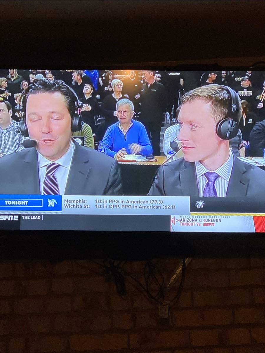 dedangreen's tweet photo. @geoff_calkins made the big screen!!!
#oakhall #mbb https://t.co/e2XwBcFdyE