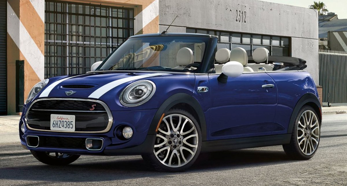 MINISterlingVA's tweet photo. When you buy the MINI Convertible, you can take advantage of Apple CarPlay®. Use it to access your favorite music, place calls and pull up maps wherever you are! https://t.co/TKLQpc8CfR