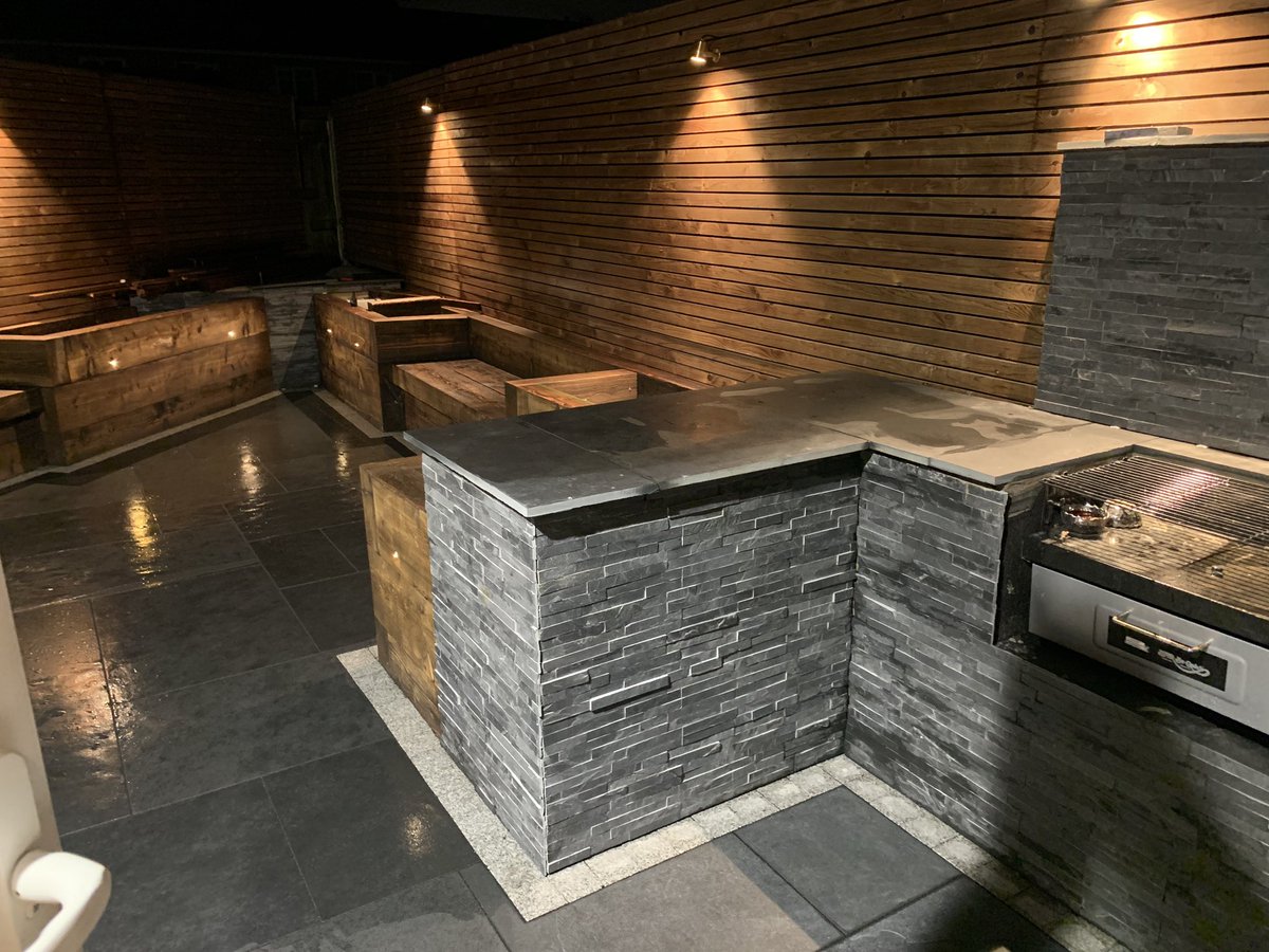 Garden feature lighting. The fence lights are copper 12v directional 5w LED COB lights, the sleeper lights are 12v .5w eyelid LED’s. #featurelighting #gardenlighting #outdoorlighting #ledlighting