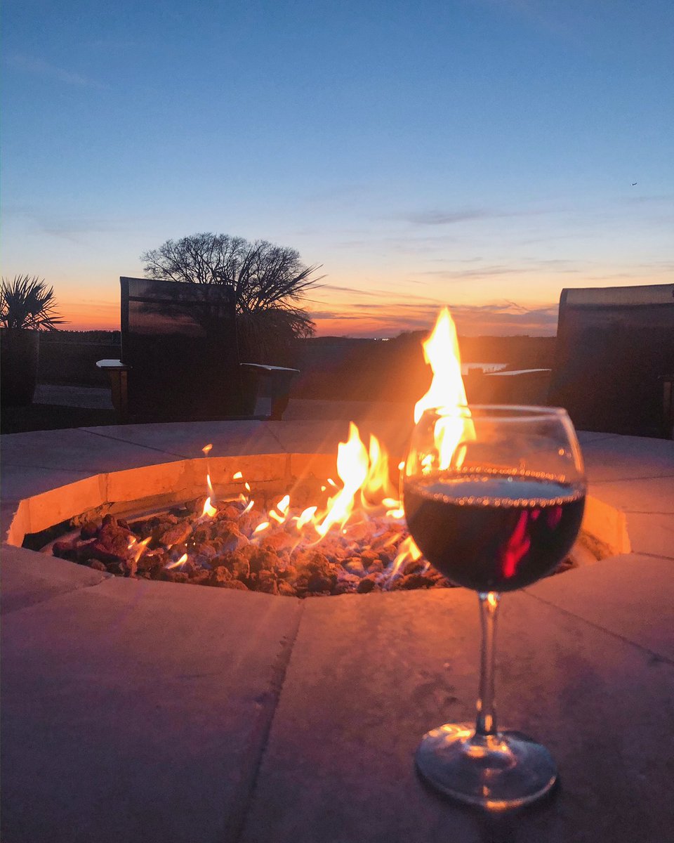Patio Goals 🍷🔥 #tributethursday 

#backpatio #firepit #redwine #tributegolf