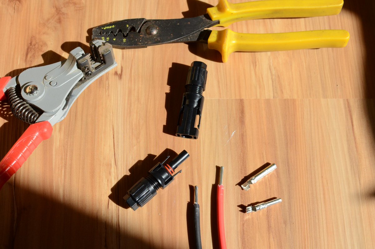 Crimpen und Pressen: Kabelschuhe, Aderendhülsen und MC4 Kabelverlängerung selber machen #PV 
wohnen-heimwerken.de/crimpanleitung…
