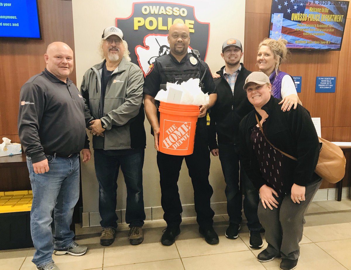 Stephanie A Robbins (@srobbins55) on Twitter photo I appreciate <a href="/OwassoPD/">Owasso Police Dept.</a>!! Happy to drop off a gift bucket with my AP team filled with goodies for our friends and partners in crime! ❤️❤️❤️ <a href="/keithkomata/">keithkomata</a> <a href="/TheTyCollier/">Ty Collier</a> @bmerrill1978 I appreciate <a href="/OwassoPD/">Owasso Police Dept.</a>!! Happy to drop off a gift bucket with my AP team filled with goodies for our friends and partners in crime! ❤️❤️❤️ <a href="/keithkomata/">keithkomata</a> <a href="/TheTyCollier/">Ty Collier</a> @bmerrill1978
