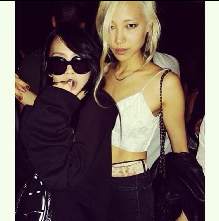 chaelinlatino's tweet photo. Actualización Instagram @soojmooj junto a @chaelincl 👑 🤭🤭🤭🤭 • 2020 / 2015 / 2013 no envejecer, no cambiar 👯♀️🖤
.
.
#inthenameofCL #inthenameoflove 🍒💚
.
.
#CL #씨엘 #이채린 #chaerinlee #baddestfemale #Chaelin #chaelincl https://t.co/c8rPsTsXut